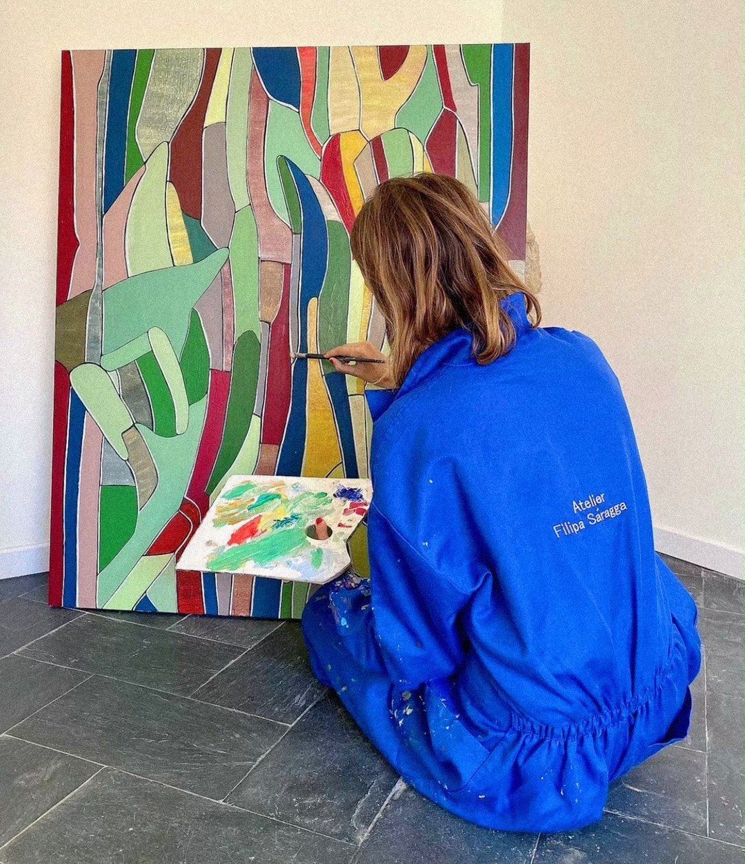 01 filipa saragga pintando en su atelier